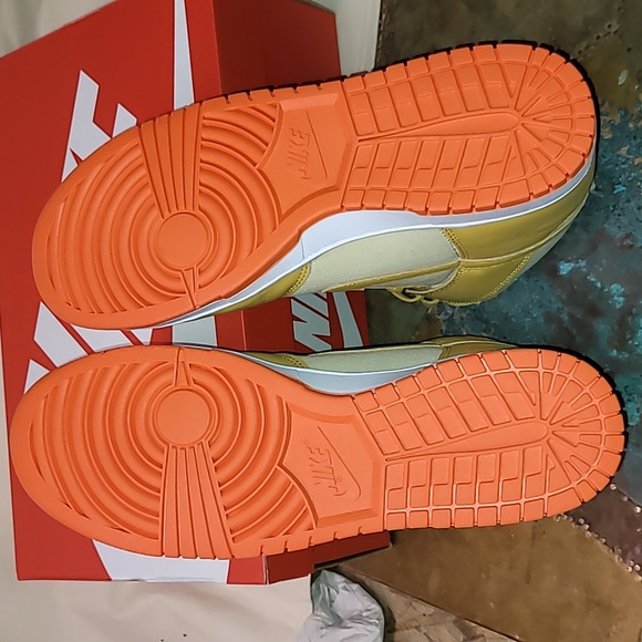 Worn 3 Times. NIKE DUNK HI RETRO. GOLD CANVAS. Men's size 13 - Picture 6 of 14